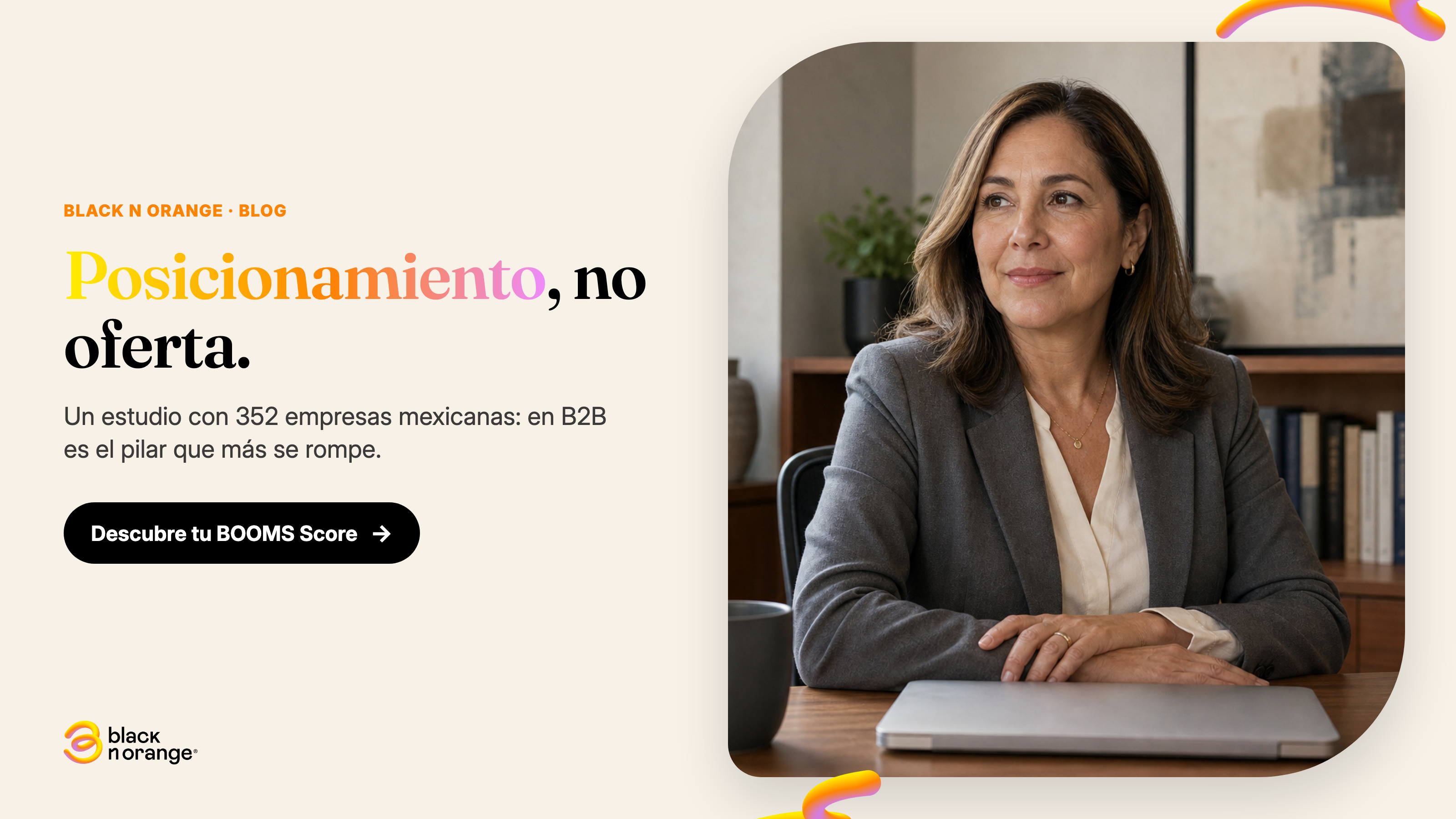 Directora comercial B2B revisando cómo se posiciona su empresa frente a la competencia, con datos del estudio BOOMS de Black n Orange
