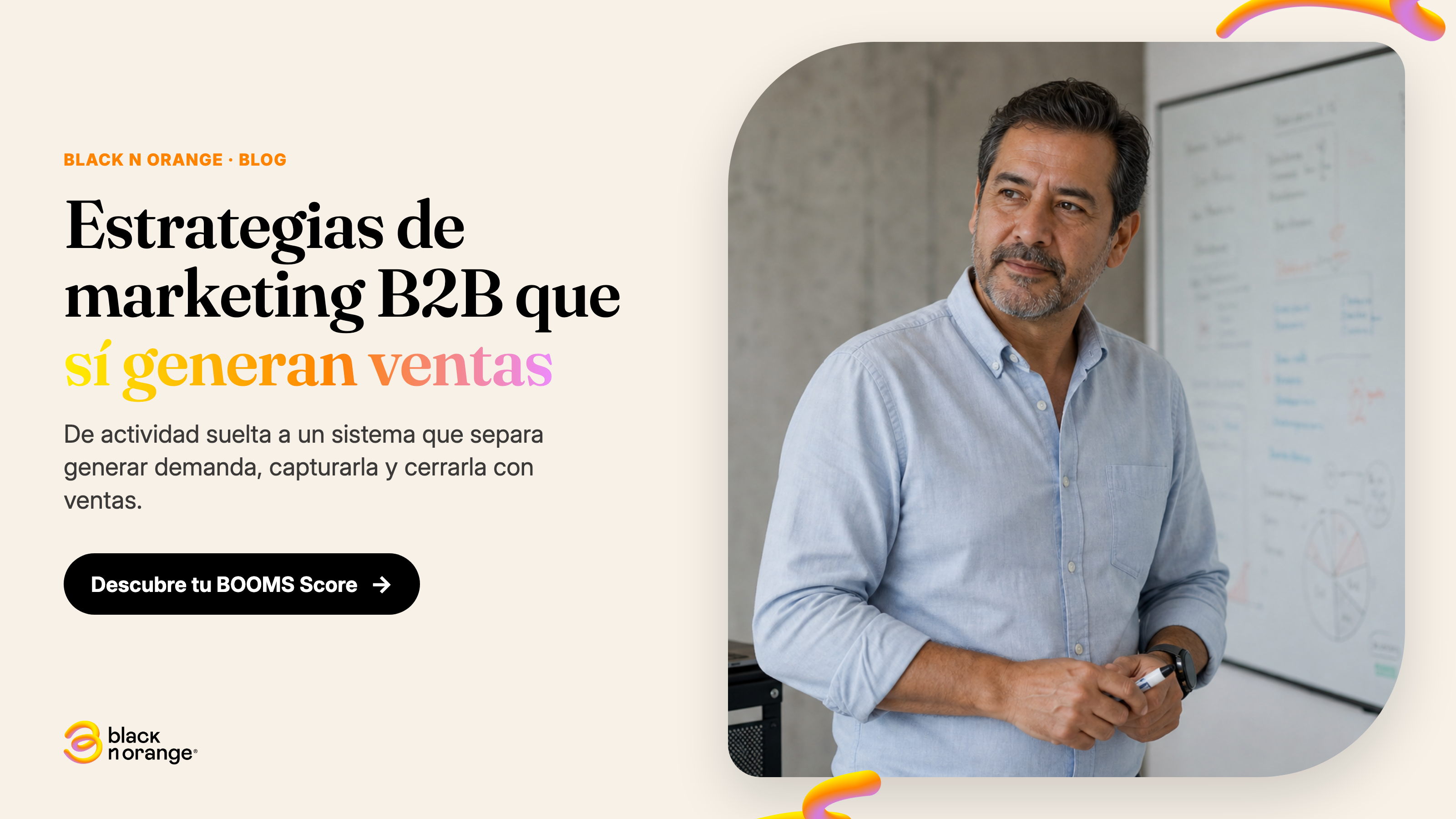 Director comercial B2B frente a un pizarrón de estrategia — Estrategias de marketing B2B que sí generan ventas, Black n Orange