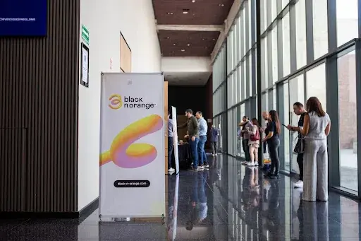Asistentes en el evento de Black n Orange