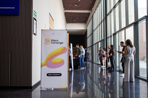 Asistentes en el evento de Black n Orange